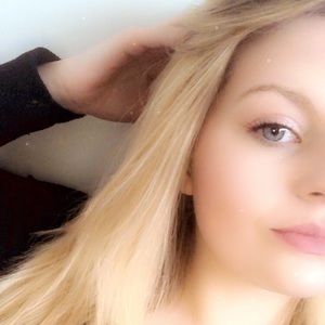 Meet your Posher, Caitlin